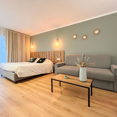 Auberge Les Oliviers Лучиана Екстериор снимка