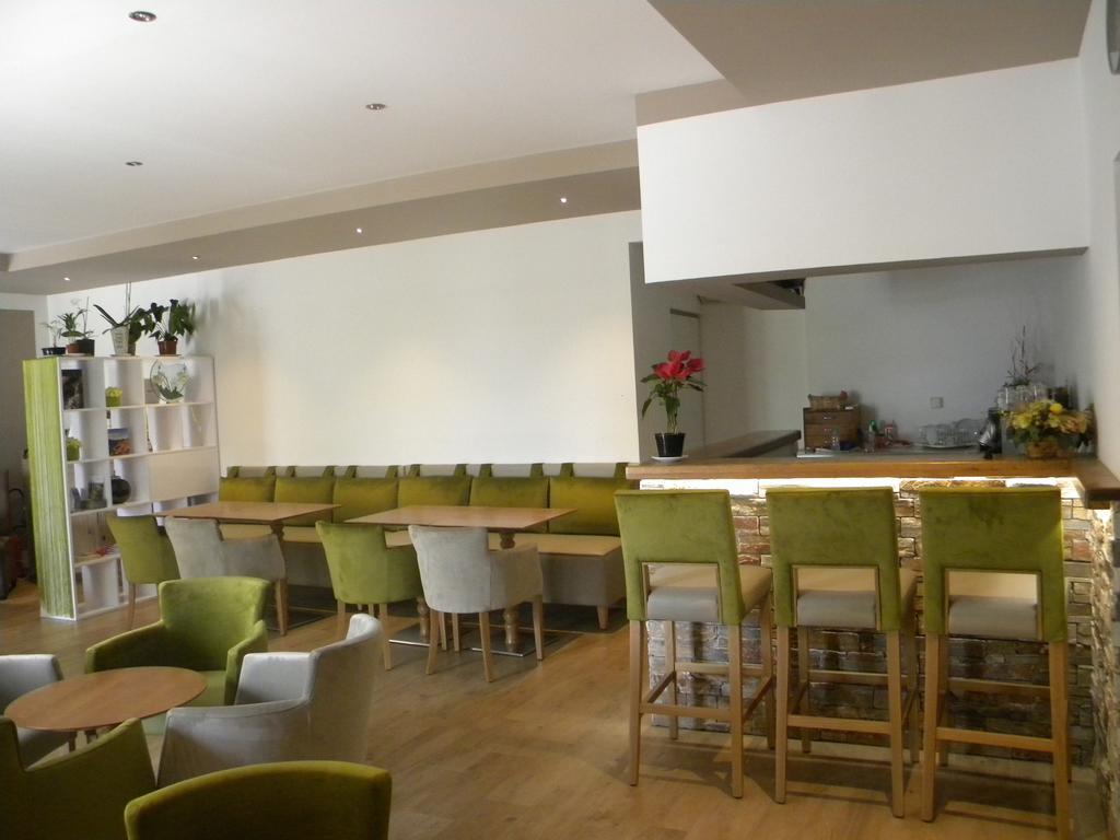 Auberge Les Oliviers Лучиана Екстериор снимка