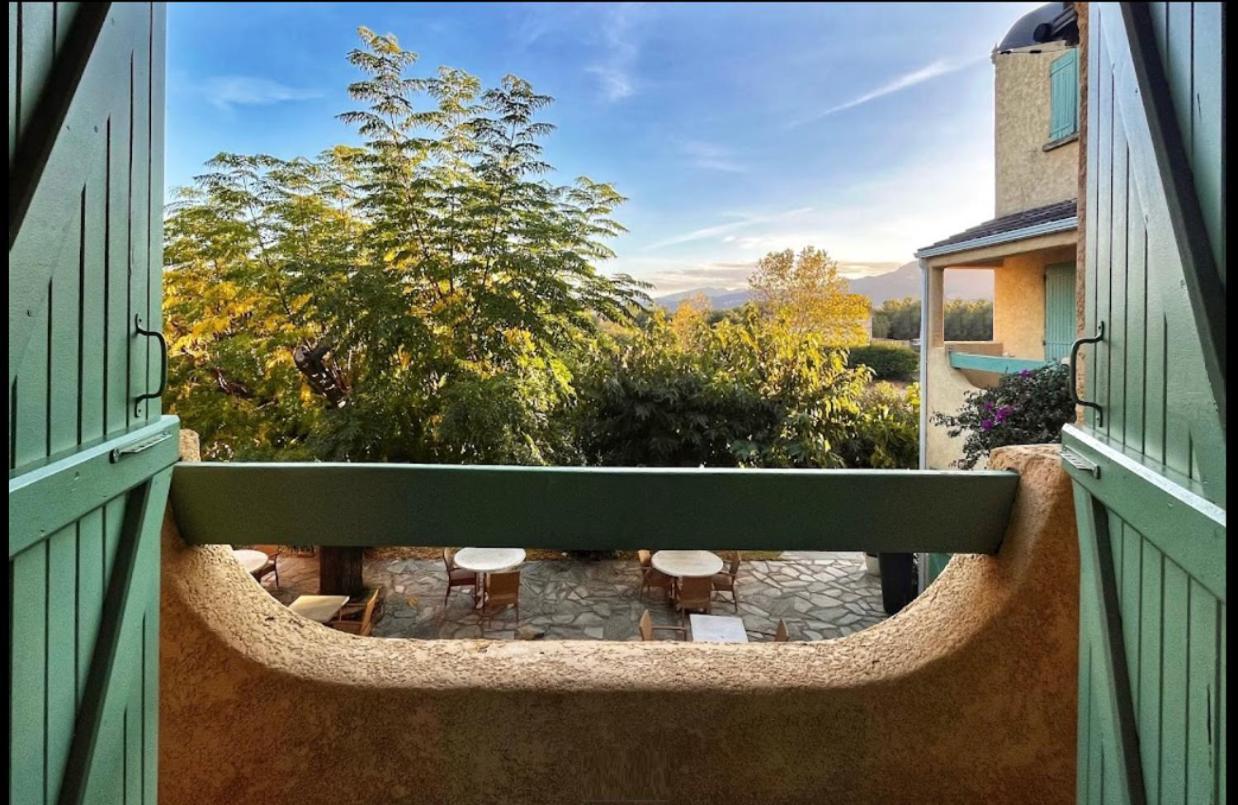 Auberge Les Oliviers Лучиана Екстериор снимка