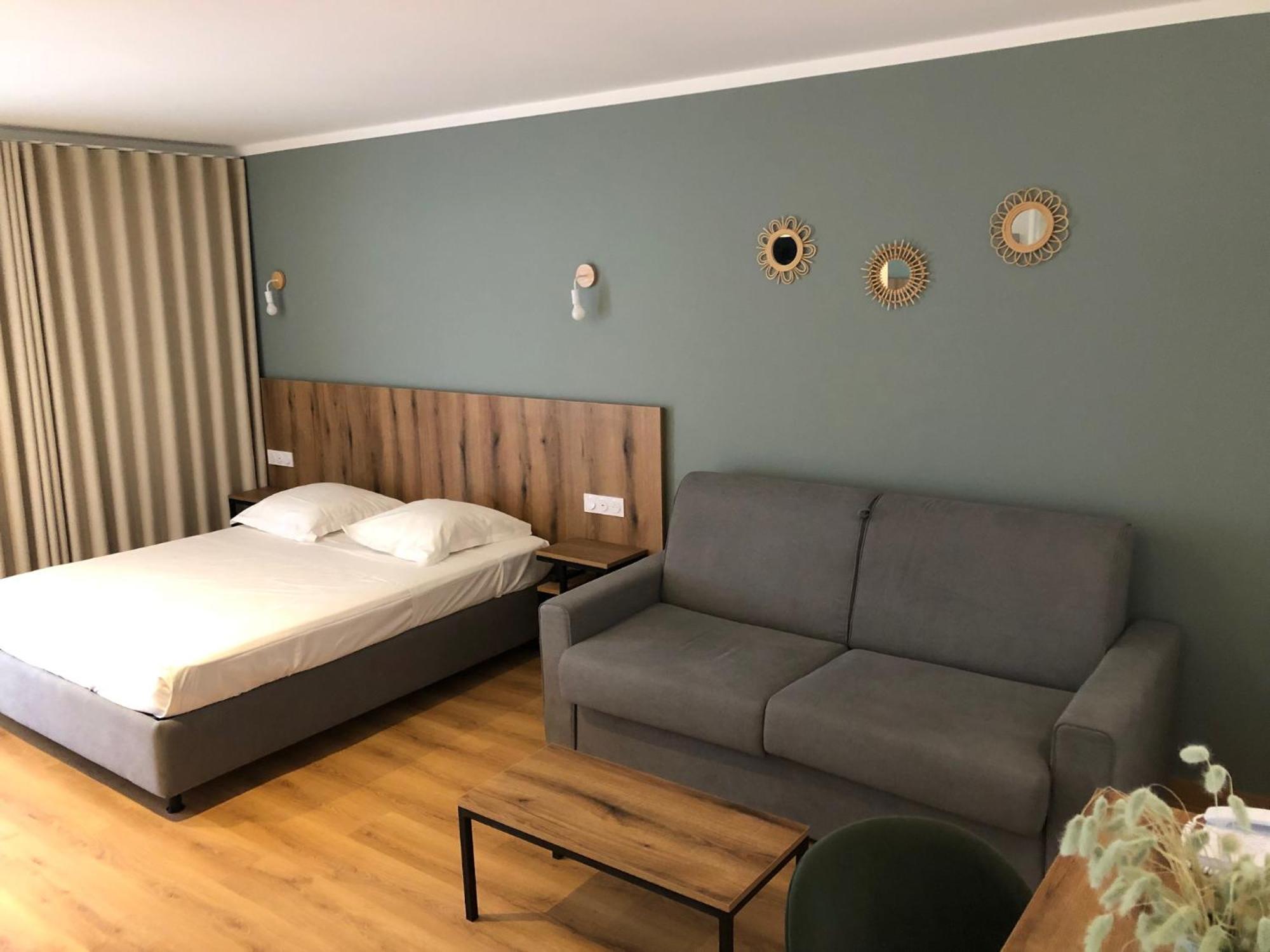 Auberge Les Oliviers Лучиана Екстериор снимка