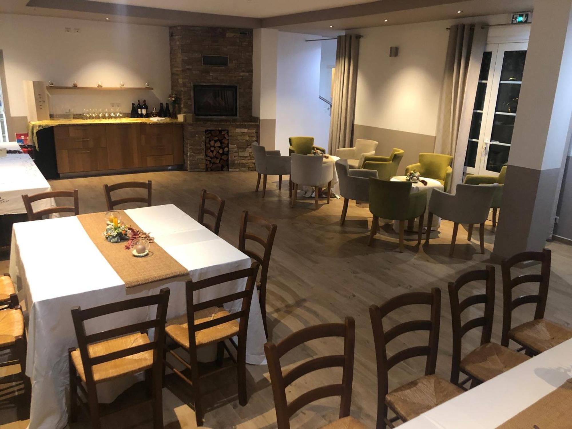Auberge Les Oliviers Лучиана Екстериор снимка
