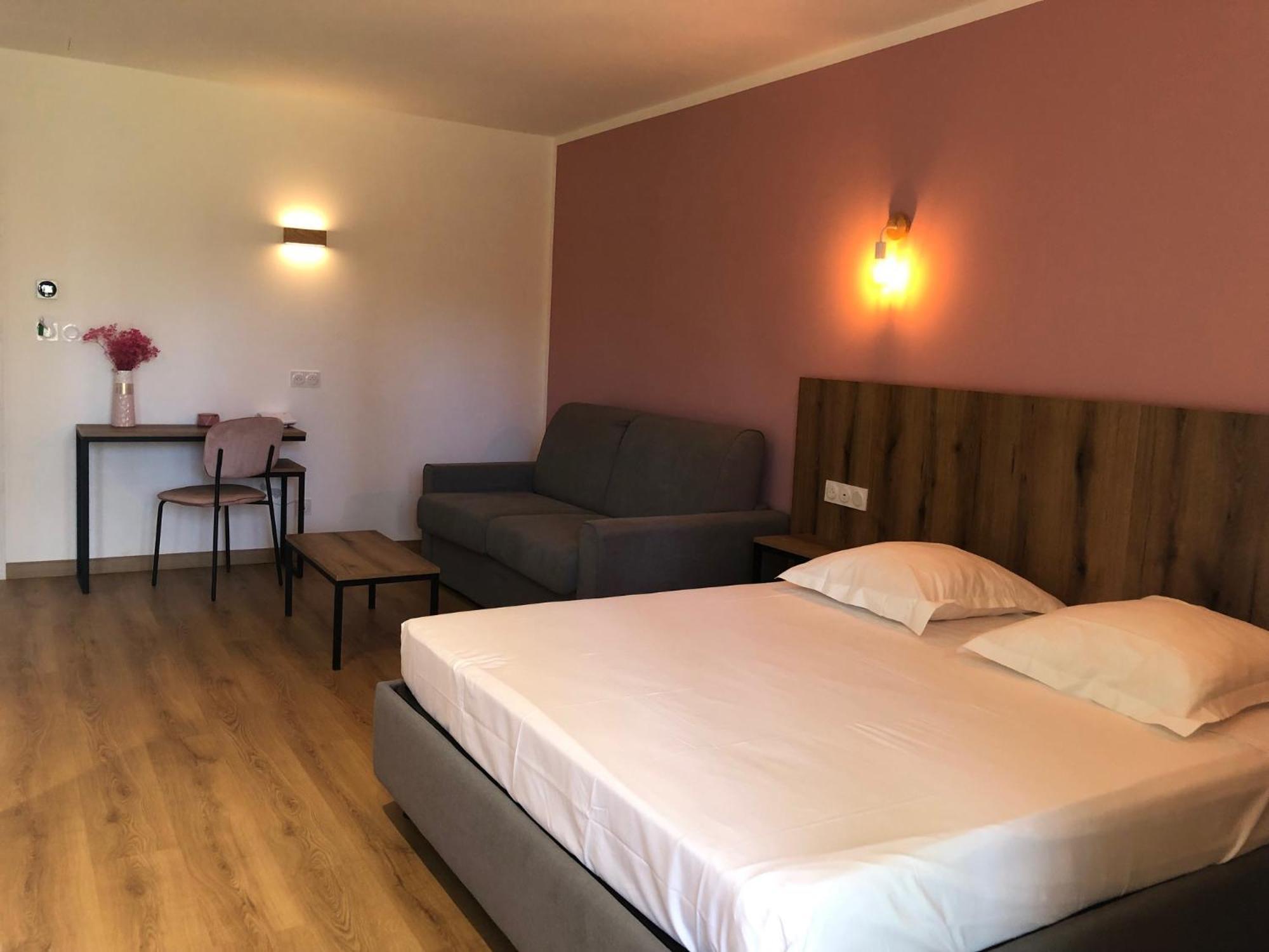 Auberge Les Oliviers Лучиана Екстериор снимка