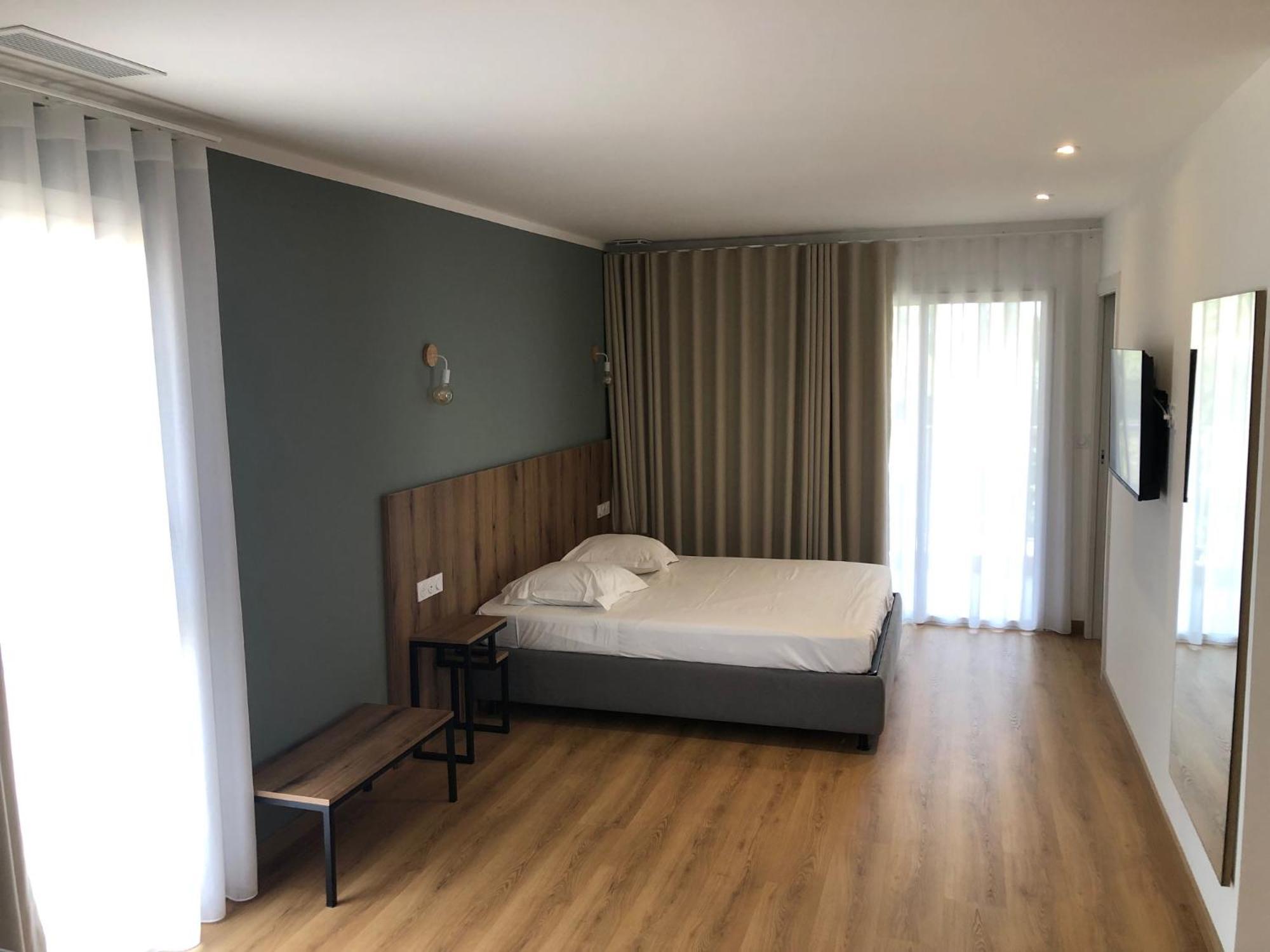 Auberge Les Oliviers Лучиана Екстериор снимка