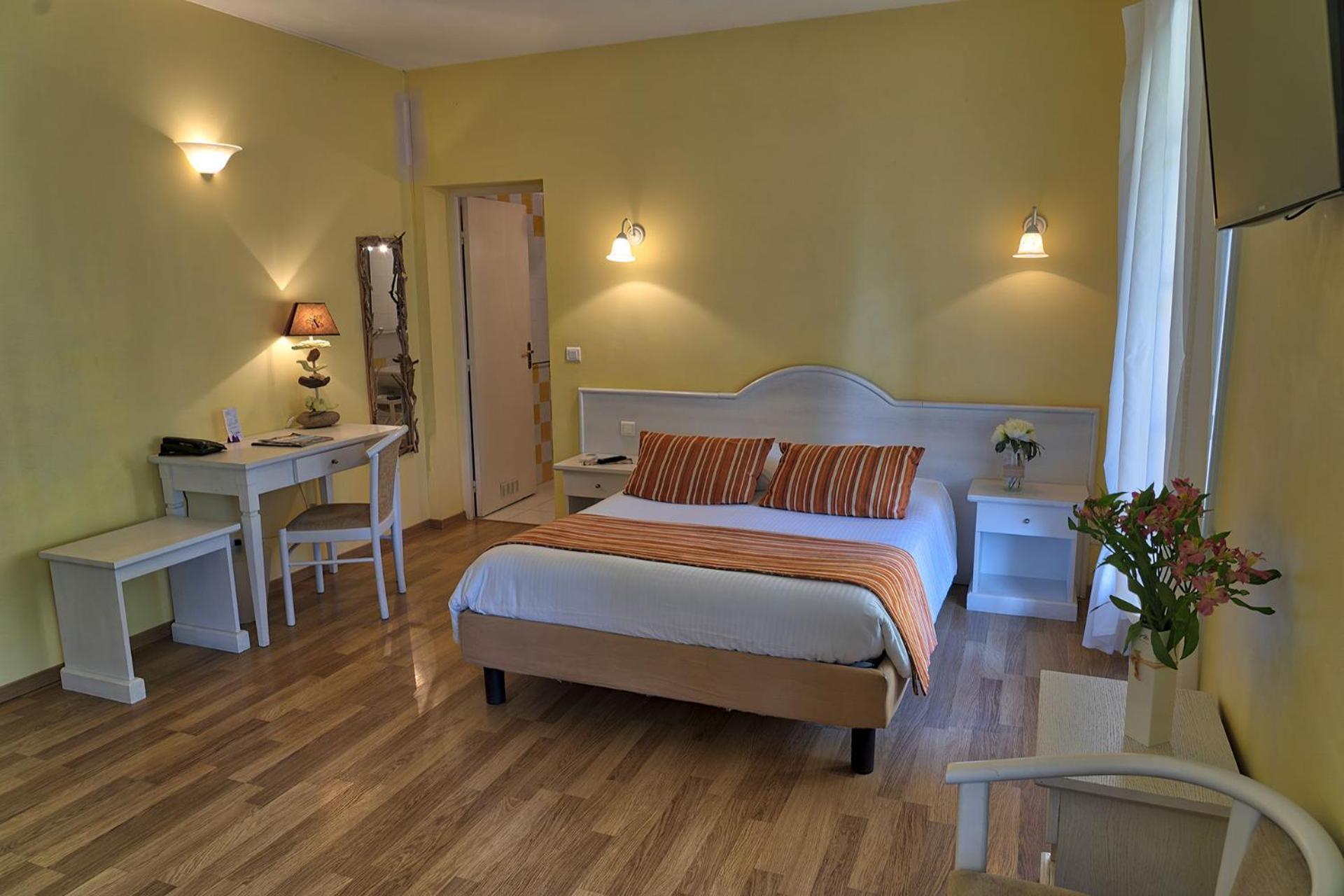 Auberge Les Oliviers Лучиана Екстериор снимка