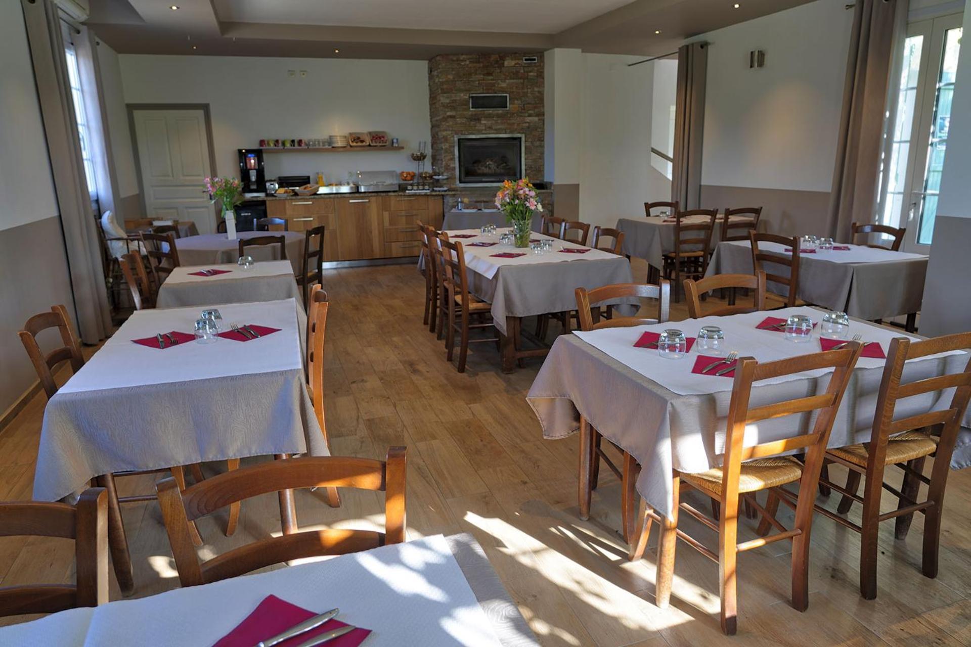 Auberge Les Oliviers Лучиана Екстериор снимка
