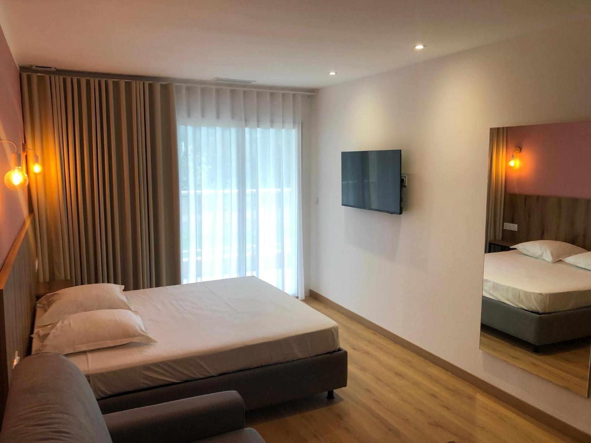 Auberge Les Oliviers Лучиана Екстериор снимка