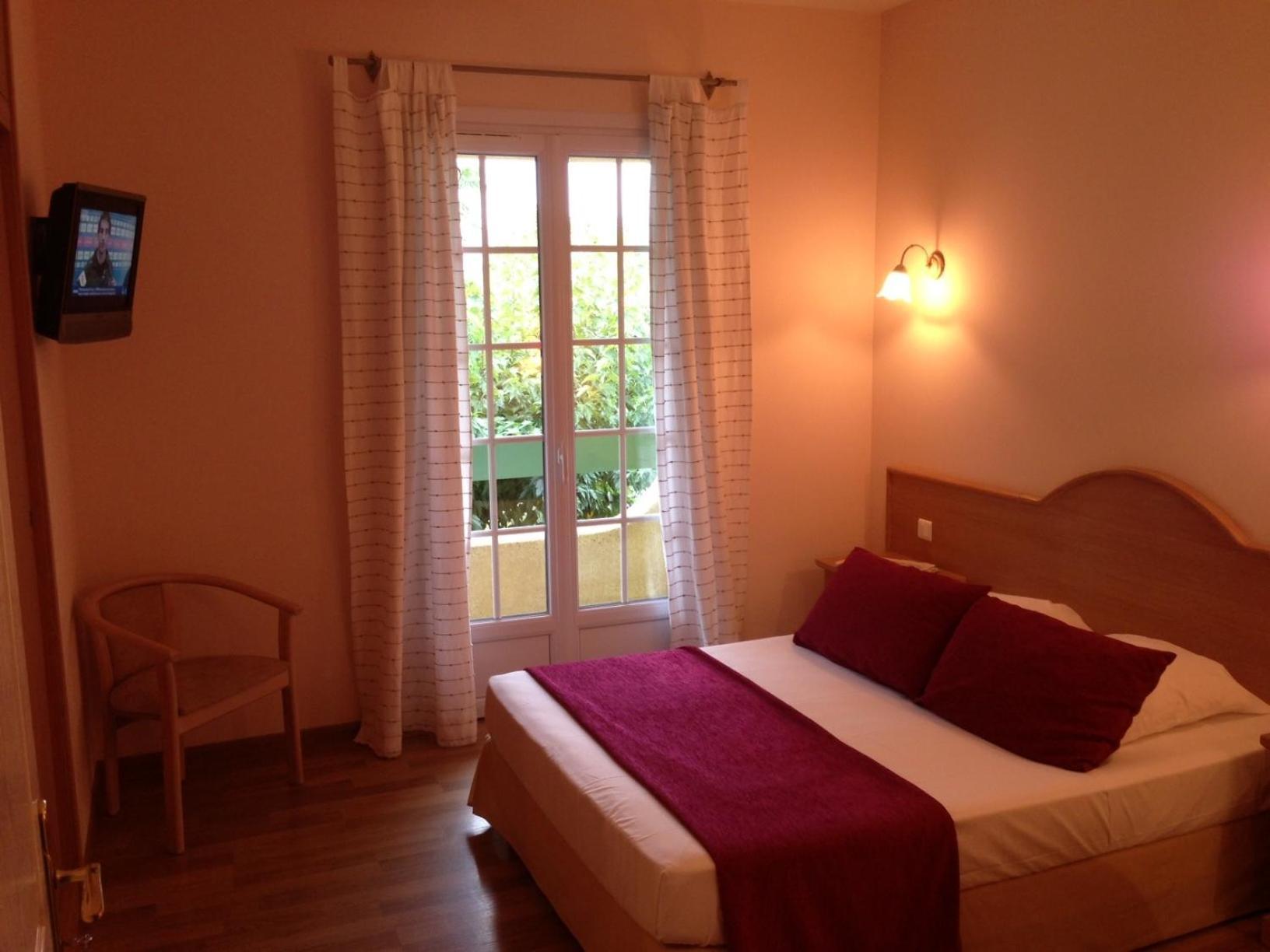 Auberge Les Oliviers Лучиана Екстериор снимка