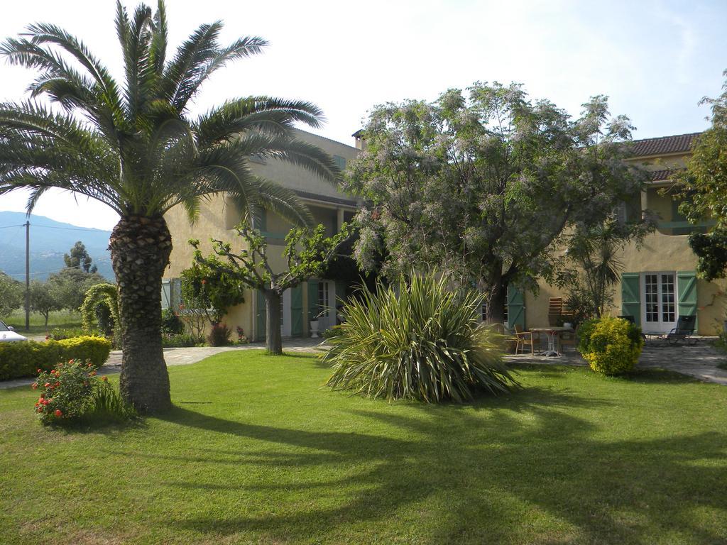 Auberge Les Oliviers Лучиана Екстериор снимка