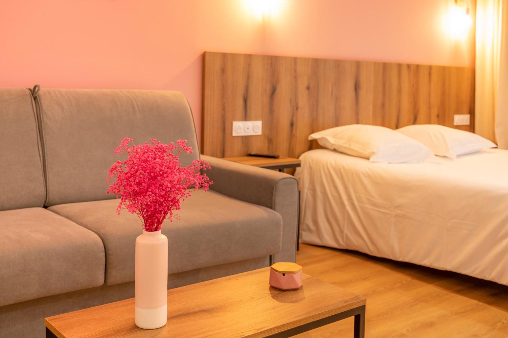 Auberge Les Oliviers Лучиана Екстериор снимка
