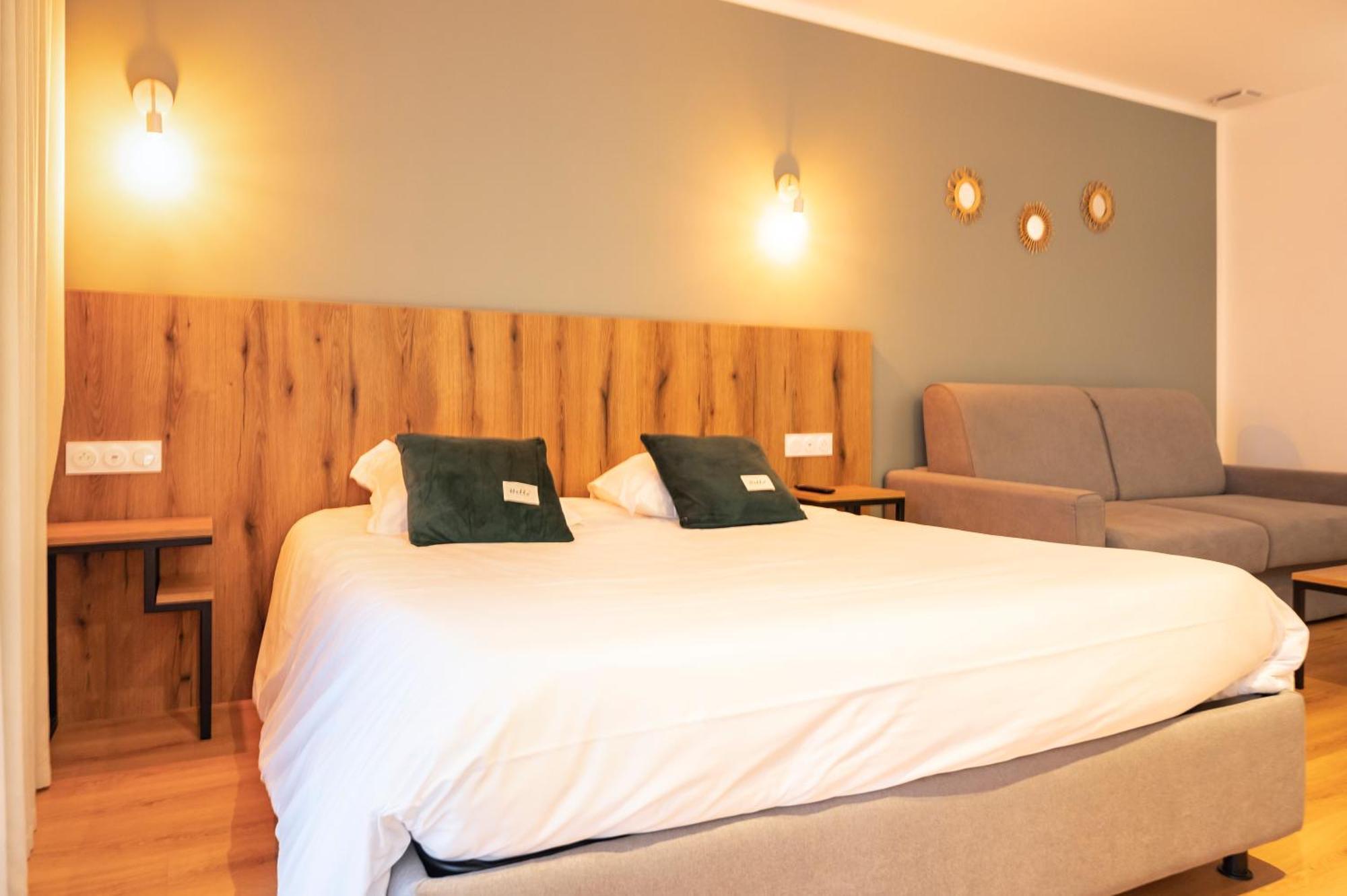 Auberge Les Oliviers Лучиана Екстериор снимка