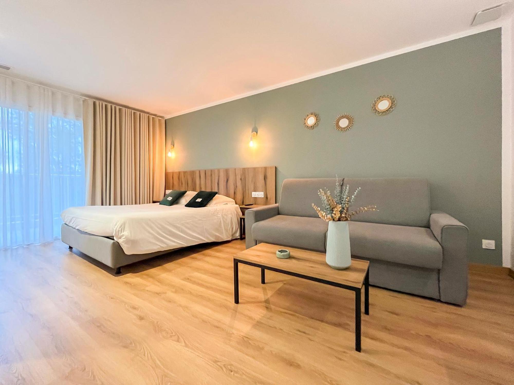 Auberge Les Oliviers Лучиана Екстериор снимка