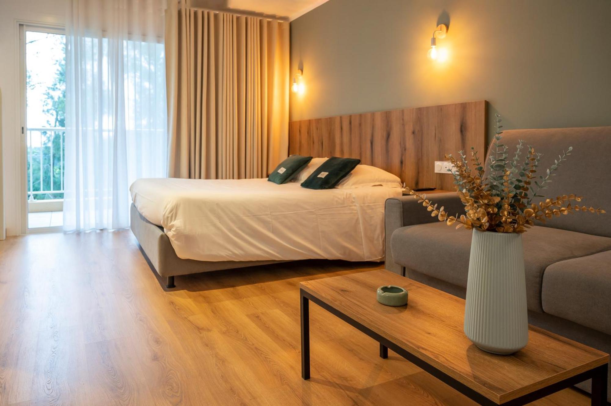 Auberge Les Oliviers Лучиана Екстериор снимка