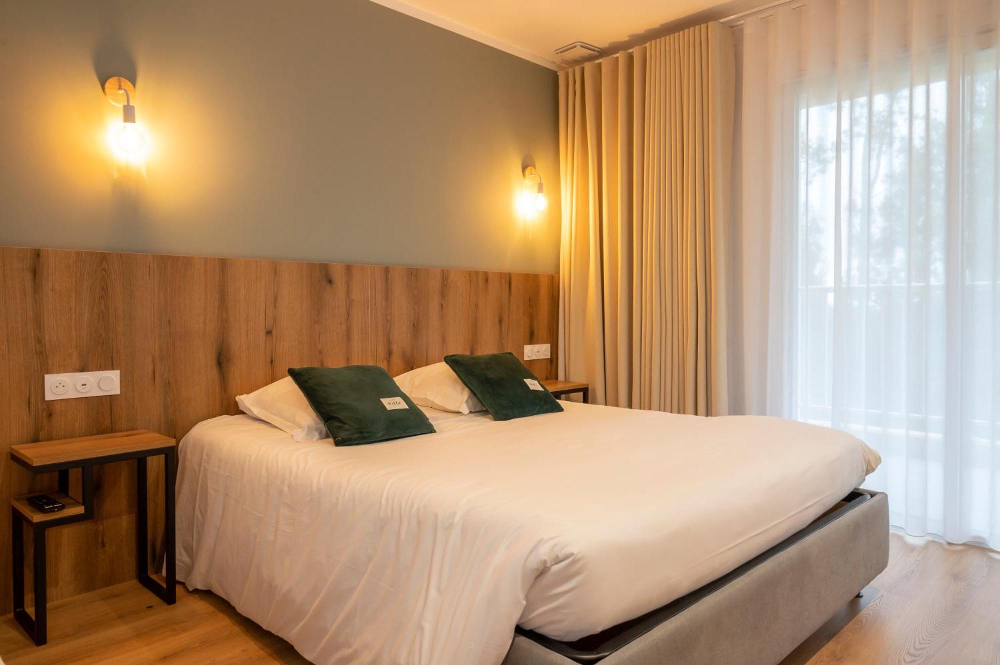 Auberge Les Oliviers Лучиана Екстериор снимка