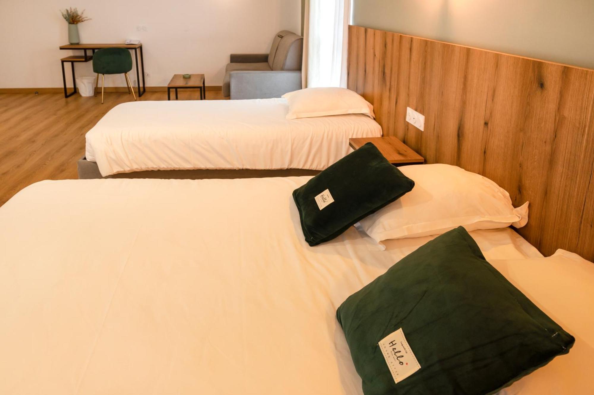 Auberge Les Oliviers Лучиана Екстериор снимка