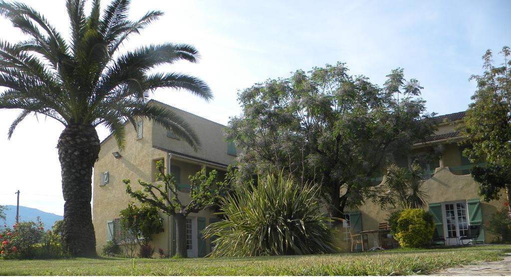 Auberge Les Oliviers Лучиана Екстериор снимка