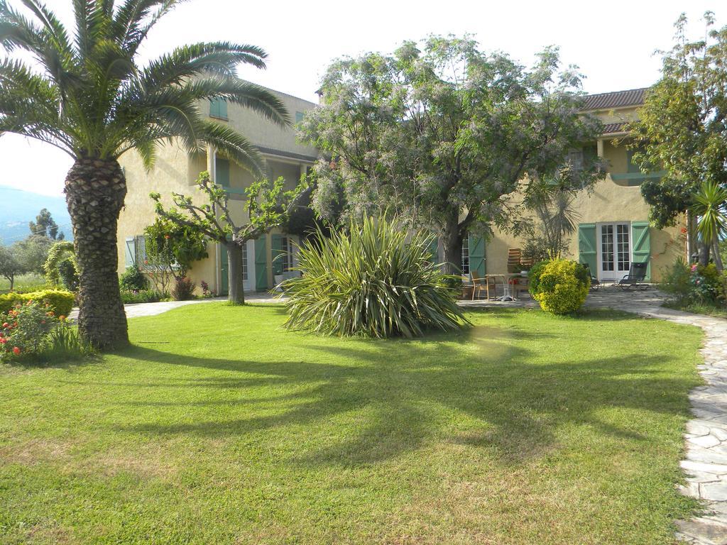 Auberge Les Oliviers Лучиана Екстериор снимка